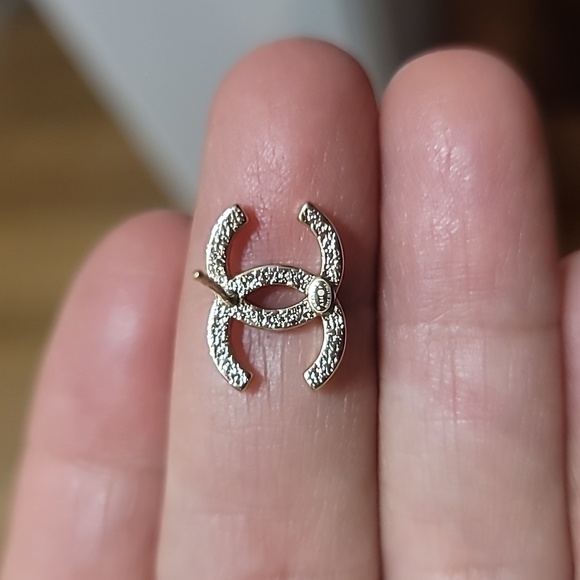 Chanel vintage Gold plated Earrings 0.5 inch - Picture 6 of 6